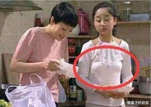 家有儿女 的穿帮镜头 小雪忘穿背心 夏东海也太尴尬了 穿帮镜头 家有儿女 夏东海