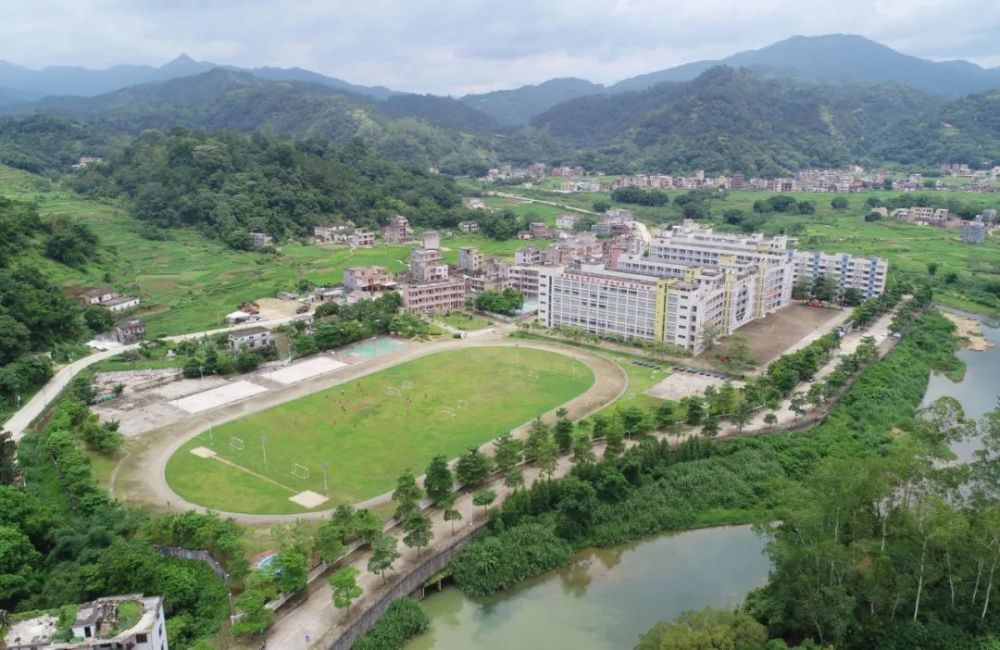 让山区每个孩子都能上学