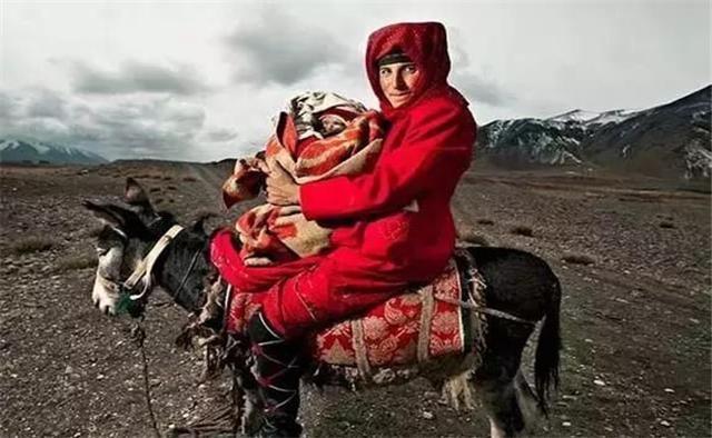 中国唯一纯白种人 最烦被叫 老外 女子美若天仙却从不外嫁 新疆 外国人 塔吉克族 少数民族
