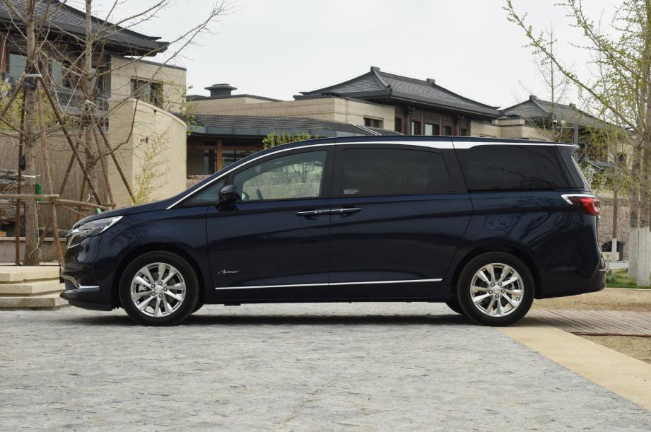 别克gl8艾维亚四座版霸气来袭舒适度不输埃尔法20t237马力