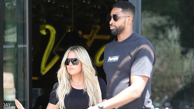 科勒·卡戴珊与汤普森已经复合?朋友生日会上两人亲密地搂在一起