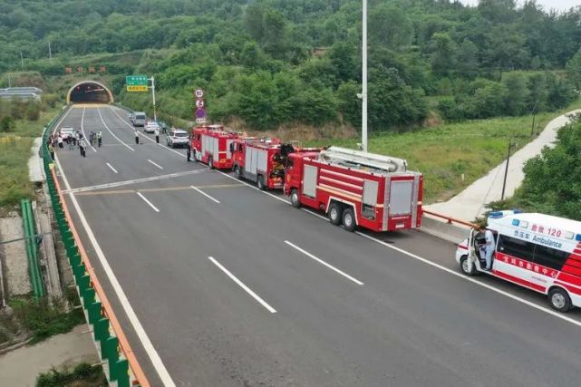 宝鸡市道路交通安全委员会办公室组织公安交管,应急管理,消防救援
