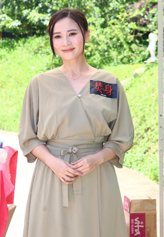 讲到嘉颖快将做第二任爸爸,朱朱兴奋的说有恭喜对方:"他们好sweet!