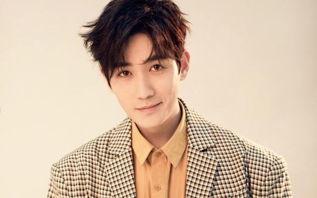 朱一龙|朱一龙剧照不慎泄露！《1921》片场状态超好，郑爽的表现亮眼