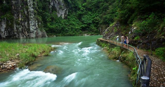 石桅巖,大若巖,太平巖,巖坦溪,四海山,源頭七大景區,共有800多處鏡灃