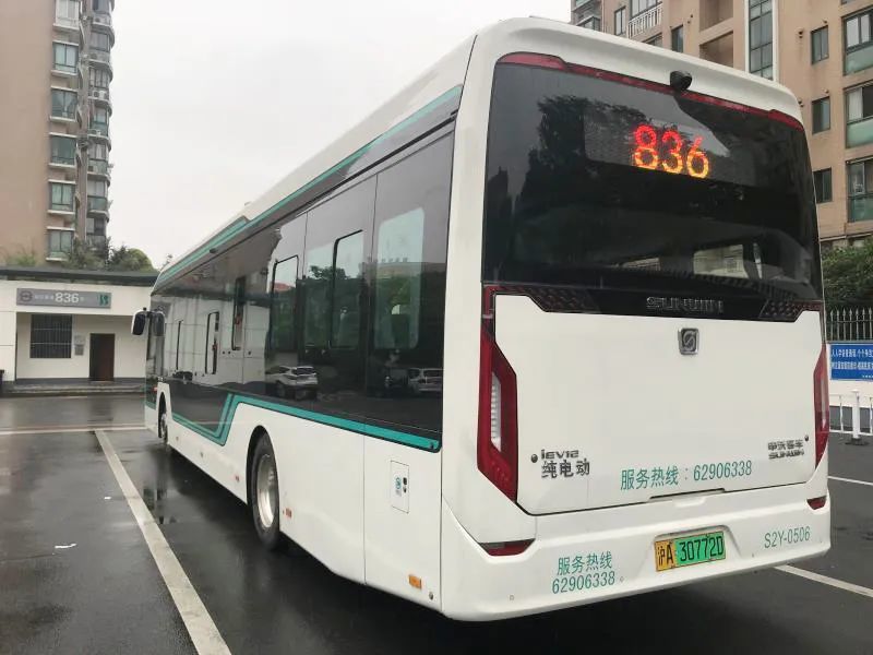 836路22辆申沃柴油车统一置换为新型纯电动公交车,俗称"白金刚",车长