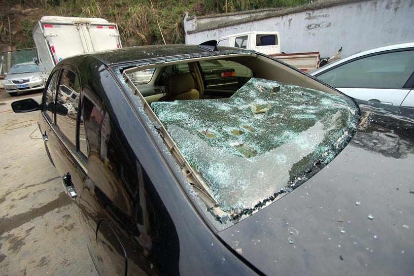 买了车险有啥用 自然灾害也不报销 保险公司说一套做一套 腾讯新闻