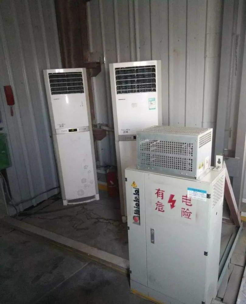 電梯機房一定要安裝空調6,電梯怕冷冬季電梯困人故障頻發,與氣候有著