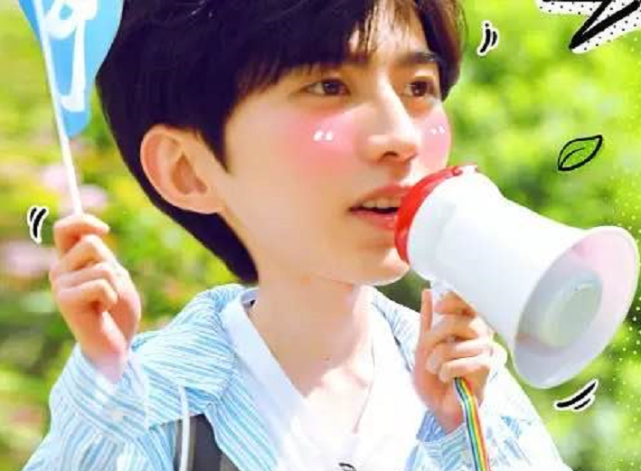 183黄明昊184蔡徐坤背靠背身高差距太意外谁谎报很明显