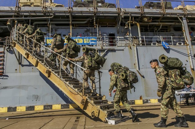 这才是大国实力俄十多架战机闯入北约禁区打断17国自由航行