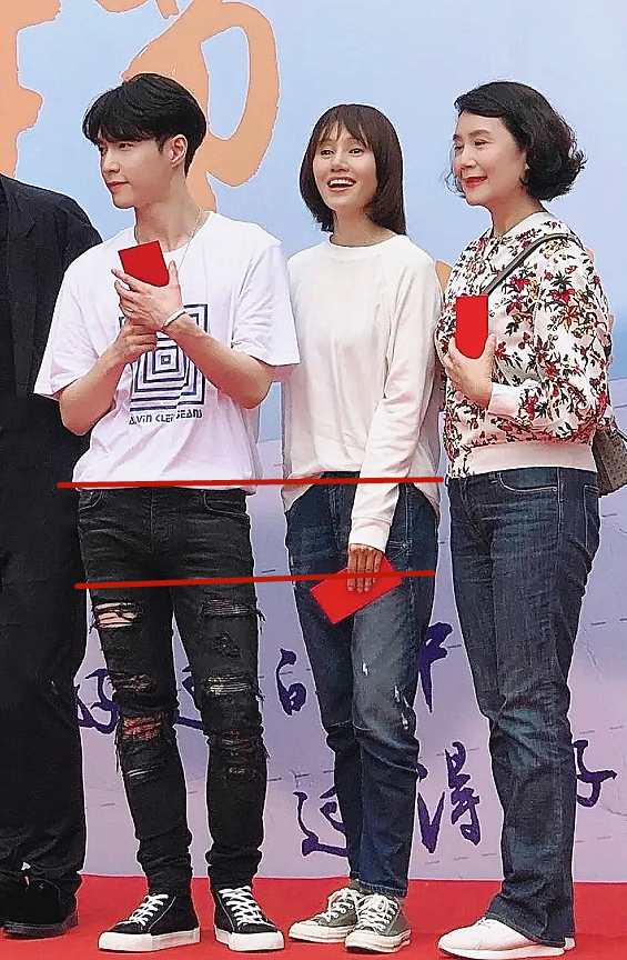 张艺兴身高176,站在168的袁泉旁边,腿长却一样