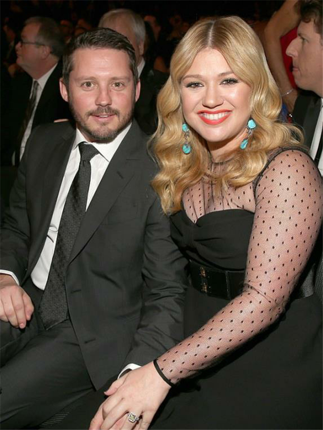 美国歌手凯莉克莱森宣布离婚老公无法分到32亿婚前财产