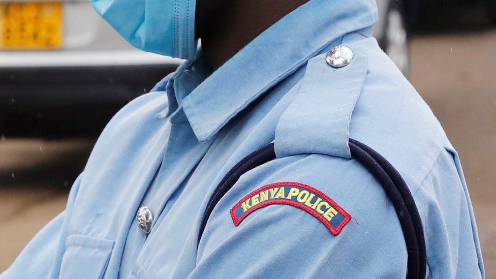 警察|男子用玩具枪劫持女孩当人质，警方连开6枪将他们全打死