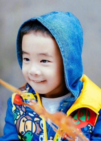 星二代的真名叫什么?嗯哼还好,咘咘是女神,jasper哭晕在厕所