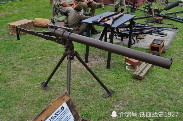 猎杀钢铁猛兽,详解二战英国,本土"民兵"的远距离反坦克手段