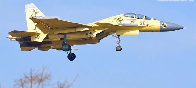 歼15改进型陆续曝光魔改歼15将在航母编队担任什么角色