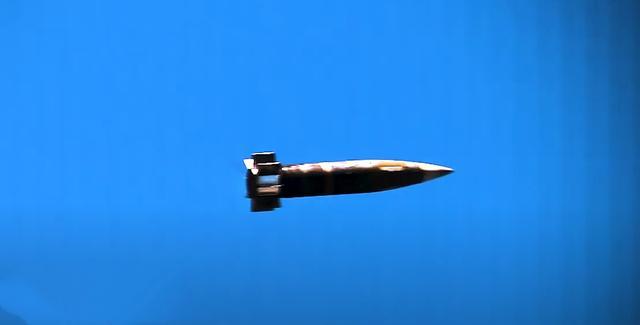 图为神剑制导炮弹发射瞬间