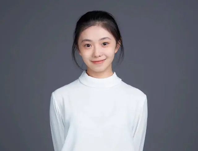 易烊千玺第二部电影送你一朵小红花官宣女主角也是个谋女郎