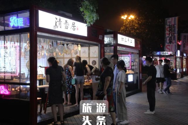 《姑蘇城夜市擺攤圖鑑》,捧著寶典遊蘇州