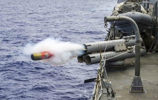 鱼雷的几种发射方式潜艇和军舰发射方式有何不同