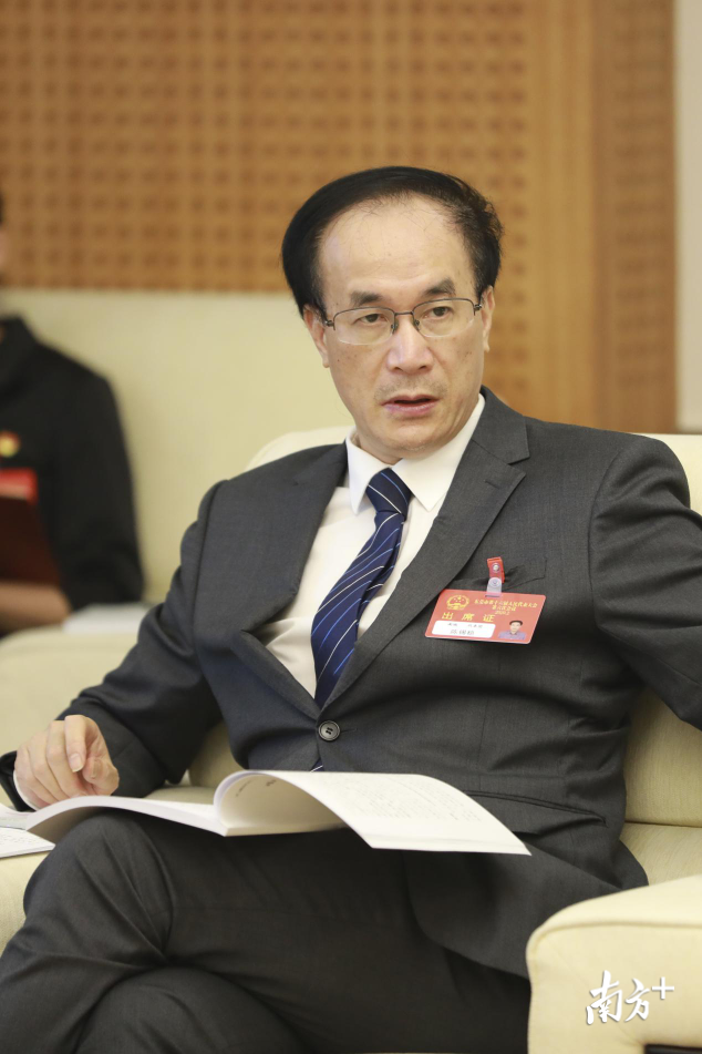 东莞两会一把手陈锡稳用新手段新思维新方法破解保障学校食品安全难题