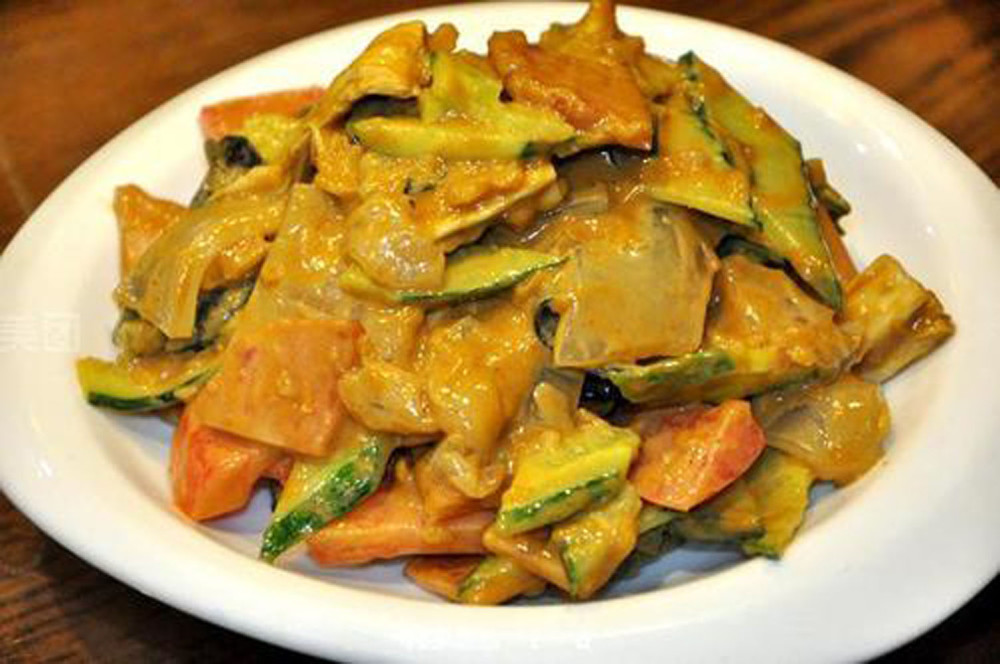 麻汁杂拌 麻汁杂拌是潍坊人外出吃饭一定会点的一道菜,用料与辣皮有
