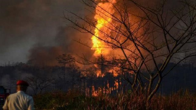 边境局势升级,国内又出了大乱子,成千上万印度民众仓皇逃亡