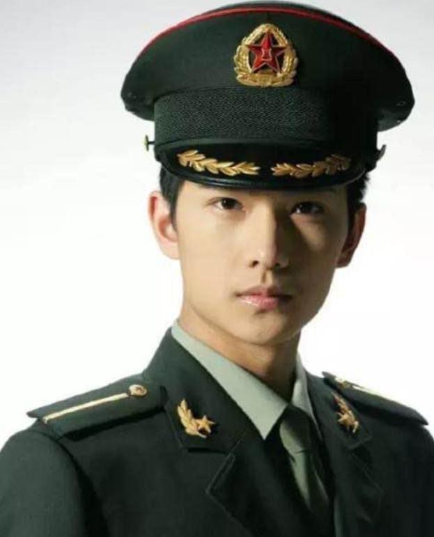 军艺四大校草其中三位都混成了一线巨星他却无人认识