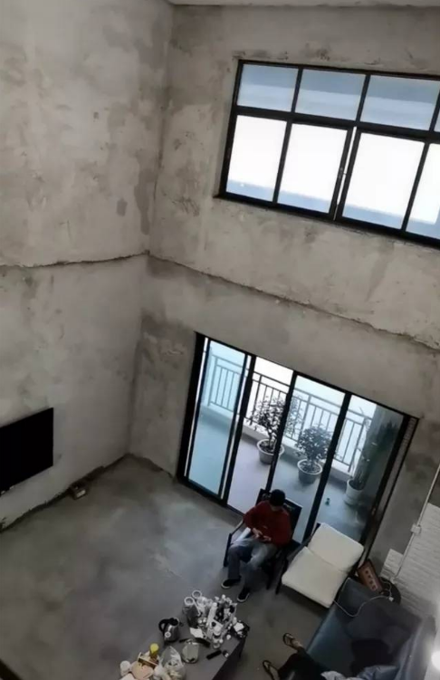 450㎡江景房装修只花了4500元,毛坯房设计吸人眼球,活出境界!