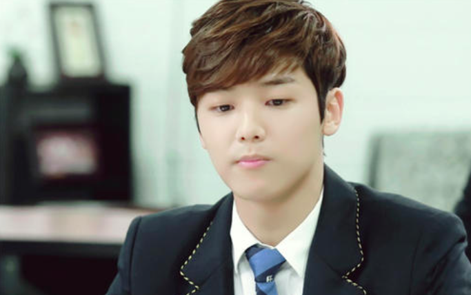 还记得继承者们的尹灿荣吗他现在长这样