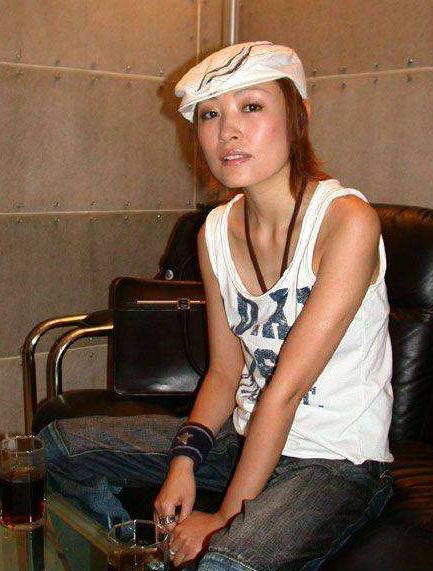 早上6点陈琳戴着口罩穿着红鞋从9楼一跃而下死亡日期令人费解