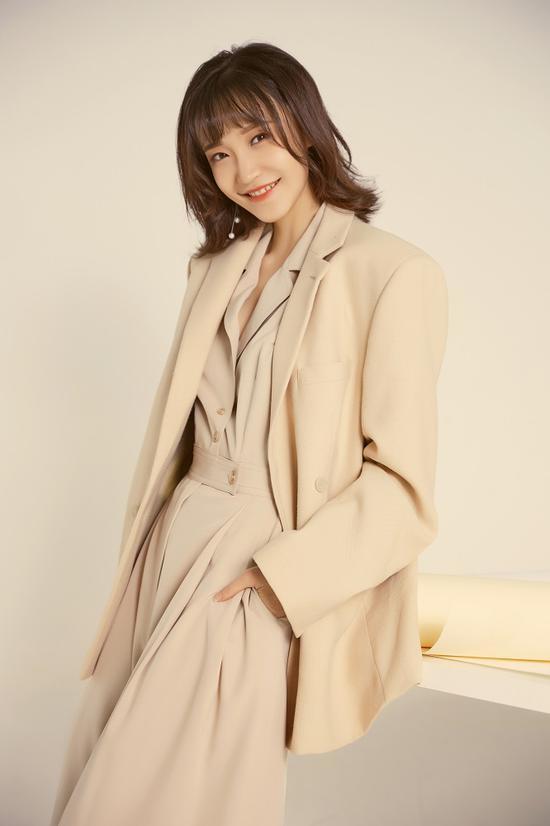 沙排少女》开机 李牵飒爽短发回归校园