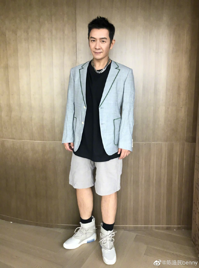 陈浩民夫妇僵硬热舞如俩假人,男方错位猛然一推,导致蒋丽莎差点曝光