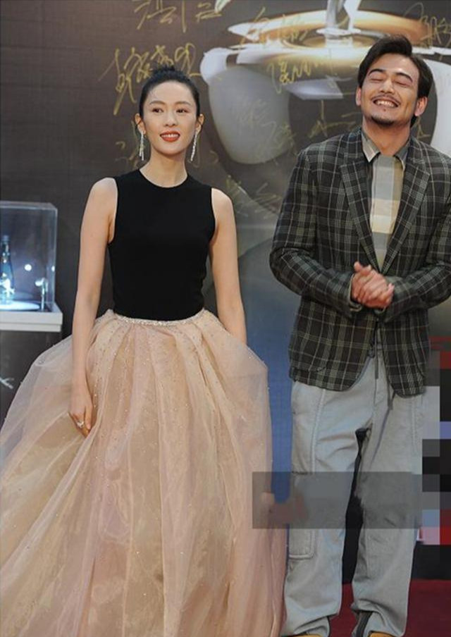 童谣嫁大17岁老公后更瘦了穿紧身裙撑不起是豪门阔太不好做吗