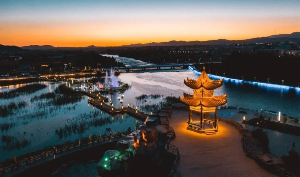 富蕴县滨河景区城市中的4a级景区