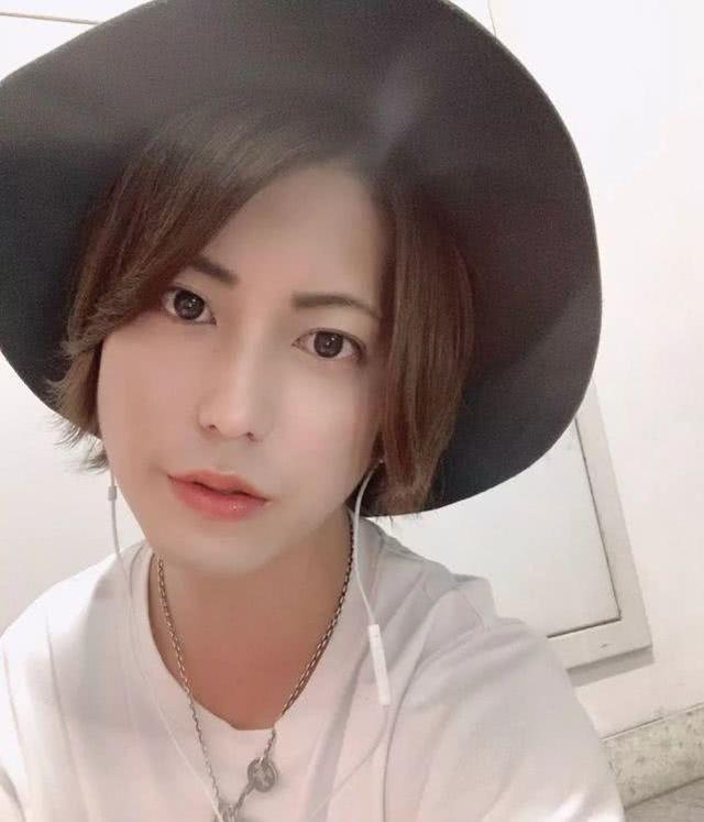 日本小哥生驹卓也才是真正的海王有15个富婆还愿意为他花钱