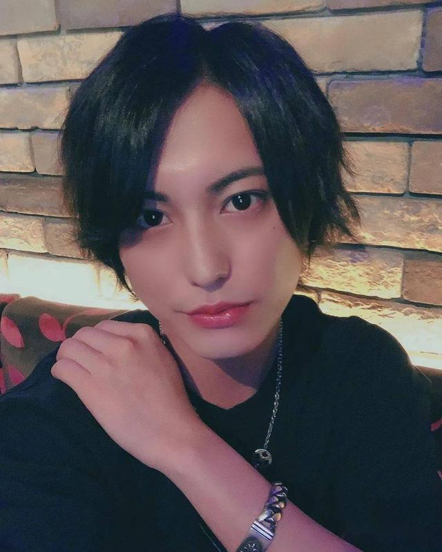 日本小哥生驹卓也才是真正的海王有15个富婆还愿意为他花钱