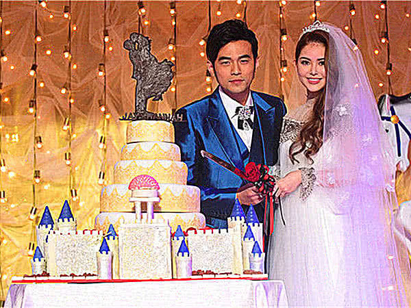 首先要说的就是baby的婚礼了,她和黄晓明的世纪婚礼在当时真是轰动一