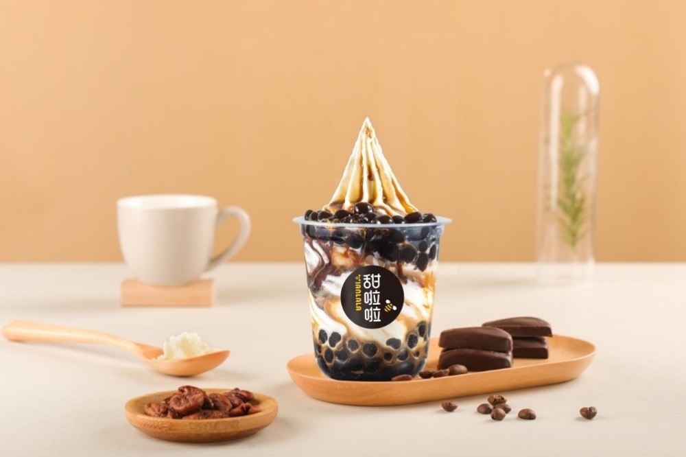 打卡甜啦啦黑糖波波圣代和喜茶黑糖波波酸奶都是小编的心头爱