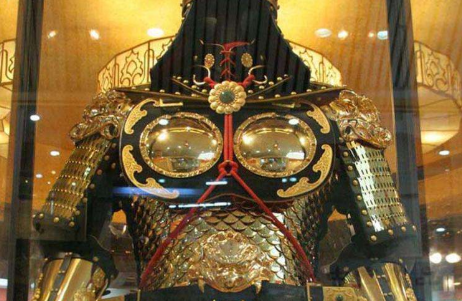 胸口有两块护心镜就是明光铠别急着下定论中国黑光铠听过吗