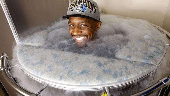 专业运动球星比赛后为何要用液氮冷冻身体零下一百多度不冷吗