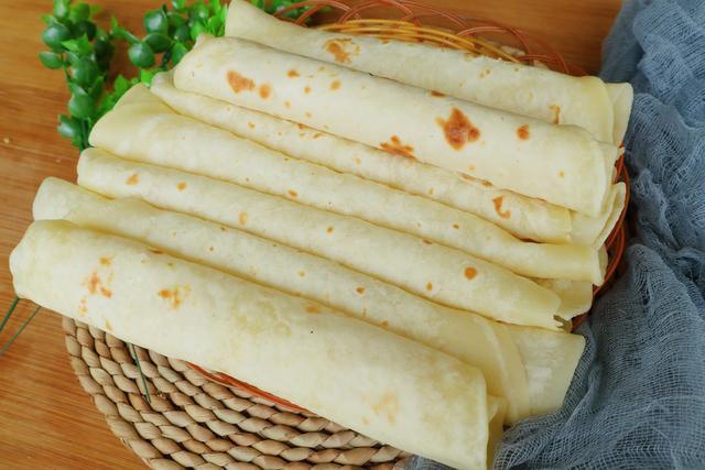 正宗的山东单饼柔软不失劲道,凉了也不会发硬,从