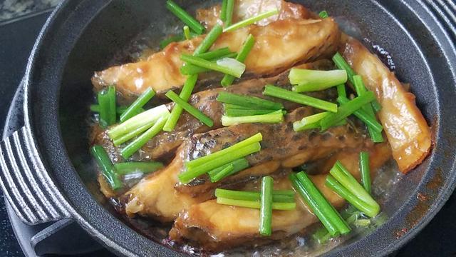砂锅焗鱼,广东很好吃的一道美食,不用一滴水,做法简单香味浓