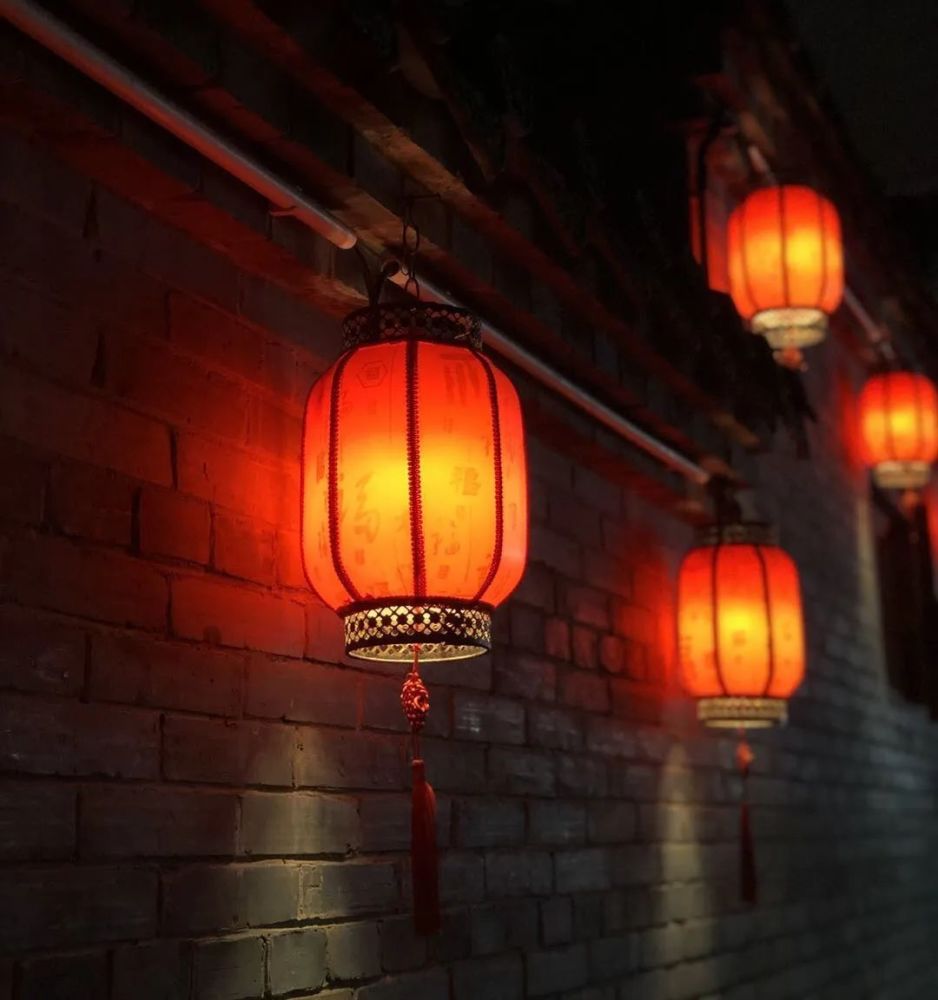 古巷中拍出自己想要的片子渐渐的这里成为了网红打卡圣地空中的灯笼