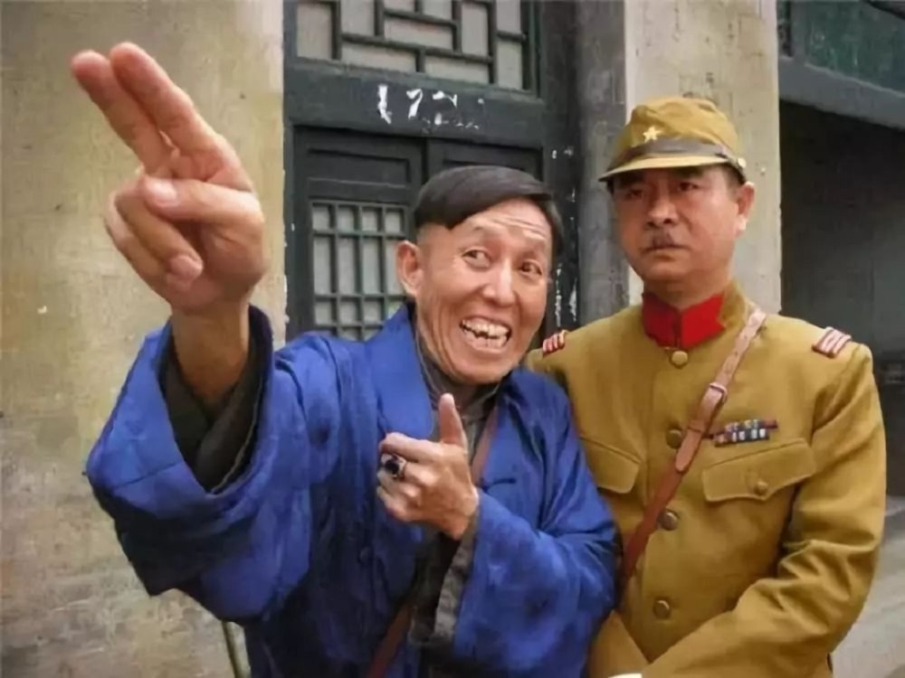 为什么抗战剧里都是汉奸骑自行车日军却在地上跑