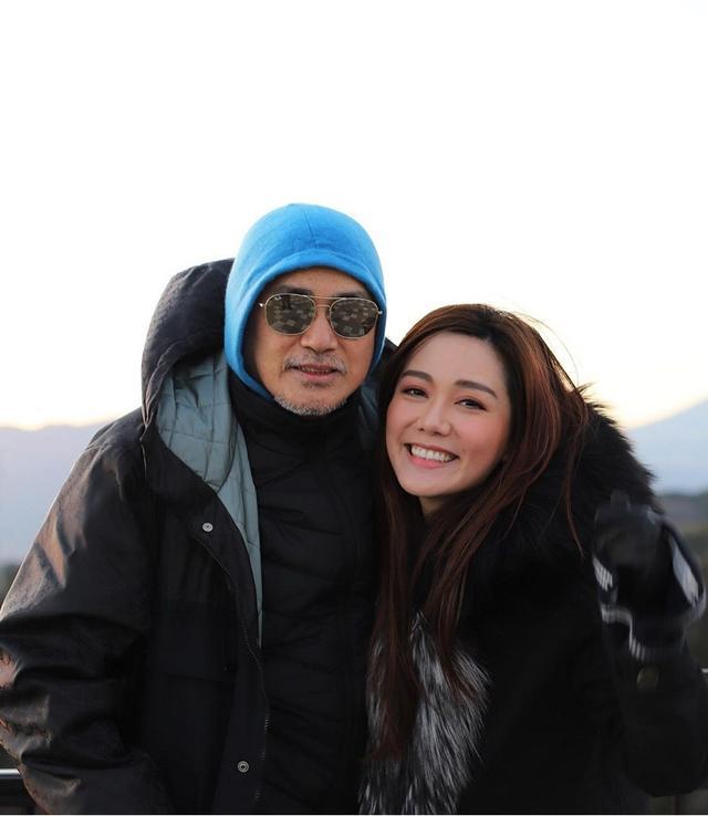 汤洛雯甜笑接受采访,列举男友五大优点,双方互见家长局势大好