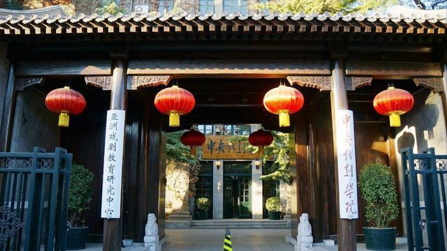 贫困生|北京“最烧钱”的3所大学，敢报的都是家底厚，贫困生：念不起