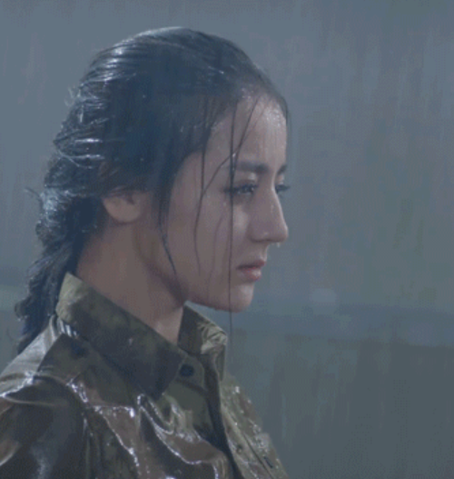 同样是女演员淋雨的剧照郑爽最有灵气热巴最精致沈月最让人意外