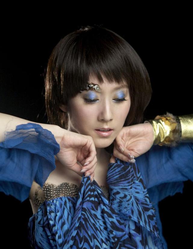 她曾是歌坛天后 被恩师逼出精神病 46岁沦落街头求救 许美静 城里的月光 许慧欣