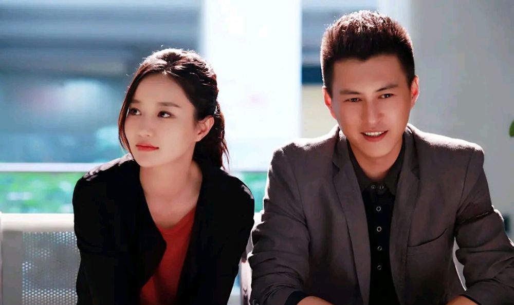 豆瓣3.5分,这次老干部靳东不只是油腻,还玩起了杀马特